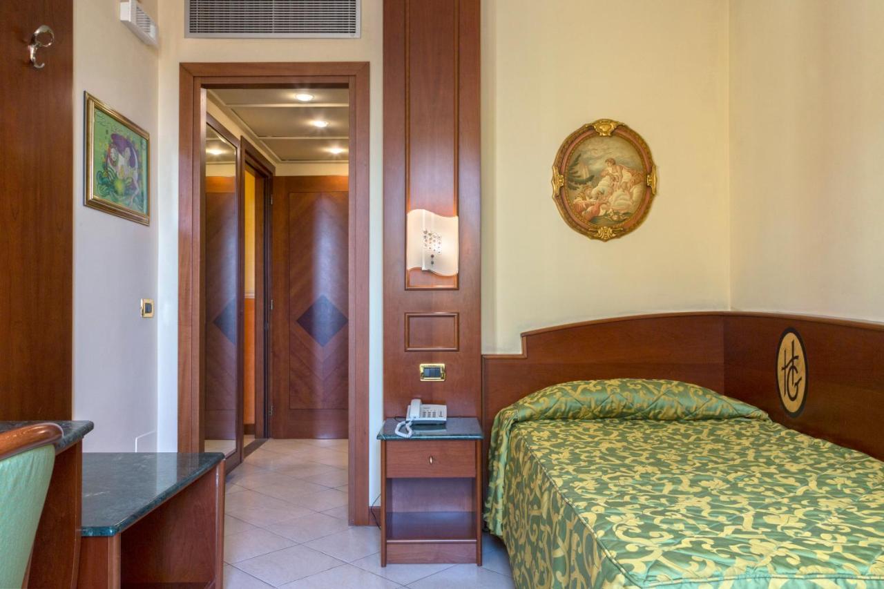 Hotel Garibaldi Милацо Екстериор снимка